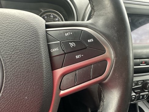 Used 2019 Jeep Cherokee Latitude Plus w/ Cold Weather Group image 12