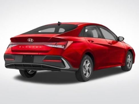 New 2025 Hyundai Elantra SE image 3