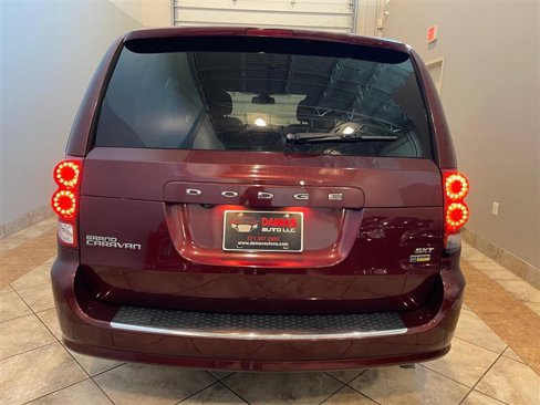 Used 2019 Dodge Grand Caravan SXT image 6