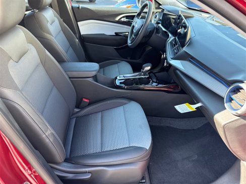 Used 2025 Chevrolet Trax LT image 16