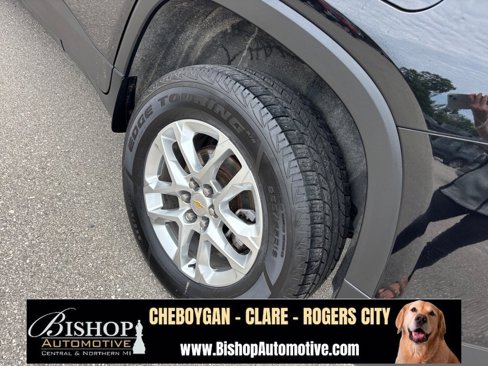 Used 2023 Chevrolet Traverse LS image 17