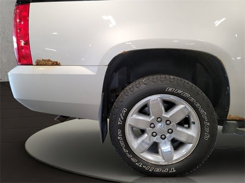 Used 2011 GMC Yukon XL SLT w/ SLT-2 Equipment Package image 24