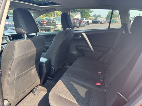 Used 2015 Toyota RAV4 XLE image 9