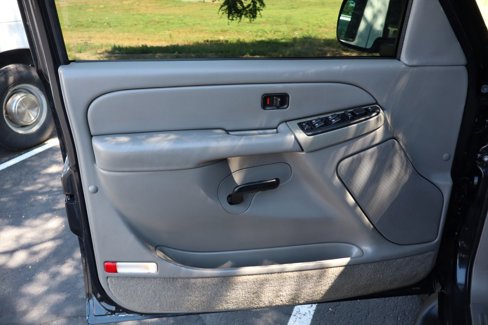 Used 2004 Chevrolet Tahoe LS image 23