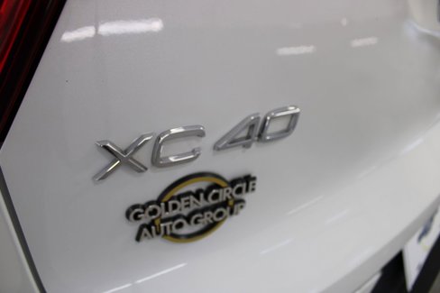 Used 2024 Volvo XC40 B5 Plus w/ Climate Package image 21