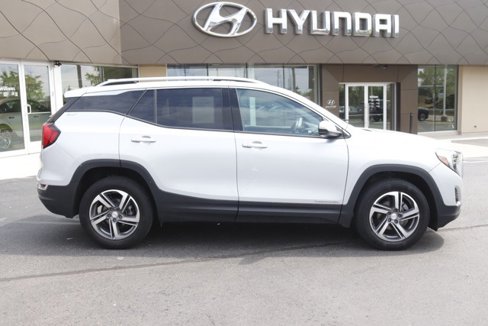 Used 2020 GMC Terrain SLT image 2