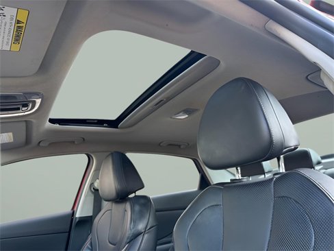 Used 2022 Hyundai Elantra Limited image 19
