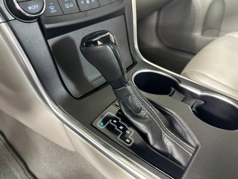 Used 2016 Toyota Camry XLE image 17