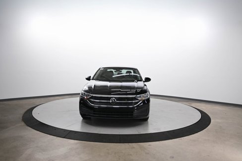 Used 2024 Volkswagen Jetta SE image 3