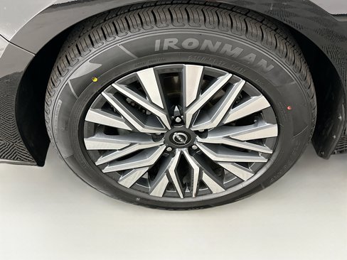 Used 2024 Nissan Altima 2.5 SV image 11