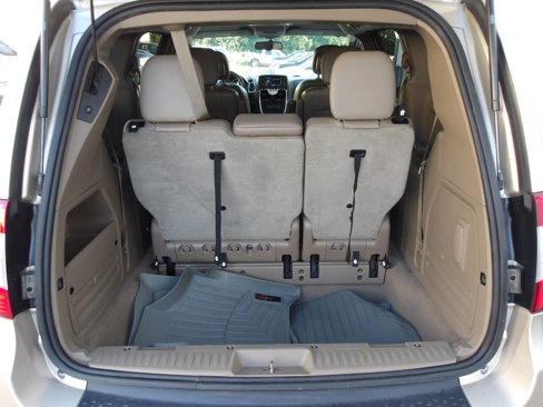 Used 2014 Chrysler Town & Country Touring w/ Driver Convenience Group image 26