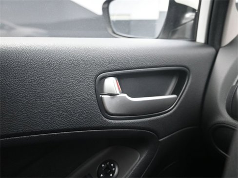 Used 2017 Kia Forte LX image 15
