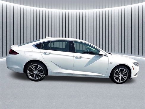 Used 2018 Buick Regal Preferred w/ Driver Confidence Package #1 image 2