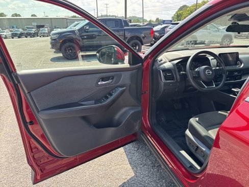 Used 2022 Nissan Rogue SV image 11