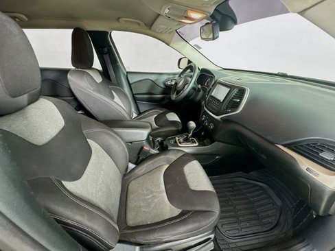 Used 2015 Jeep Cherokee Sport image 28