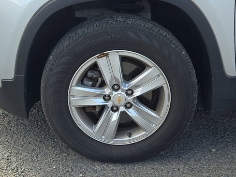 Used 2022 Chevrolet Trax LT w/ LT Convenience Package image 13