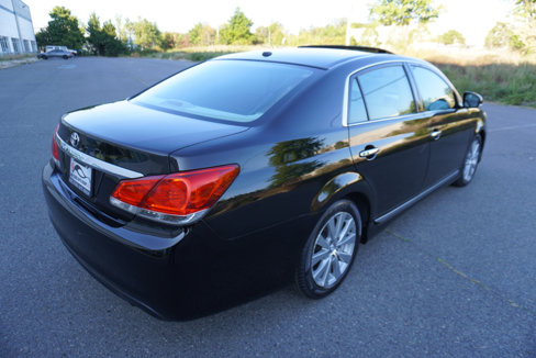 Used 2011 Toyota Avalon Limited image 7