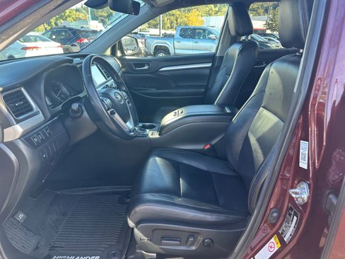 Used 2018 Toyota Highlander XLE image 12