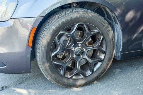Used 2019 Chrysler 300 S image 4