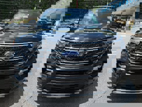 Used 2022 Ford Explorer XLT w/ Equipment Group 202A image 8