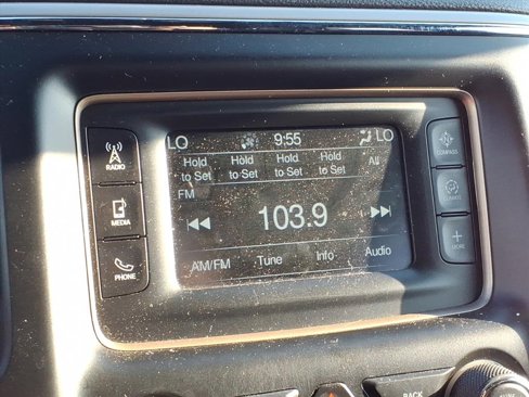 Used 2017 Jeep Grand Cherokee Laredo image 24