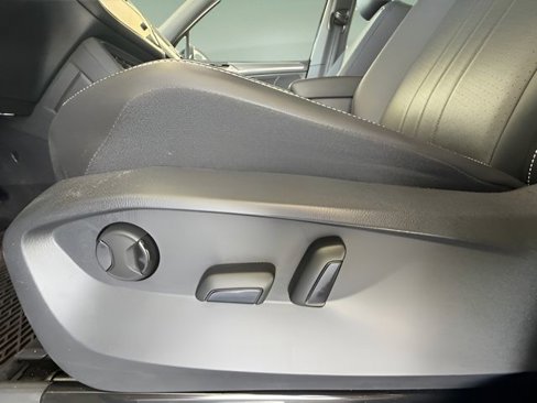 Used 2024 Volkswagen Tiguan SE R-Line image 25