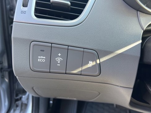 Used 2016 Hyundai Elantra SE image 19