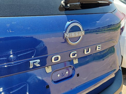 Used 2023 Nissan Rogue S image 8