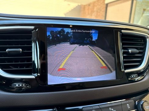 Used 2019 Chrysler Pacifica Touring-L Plus image 17