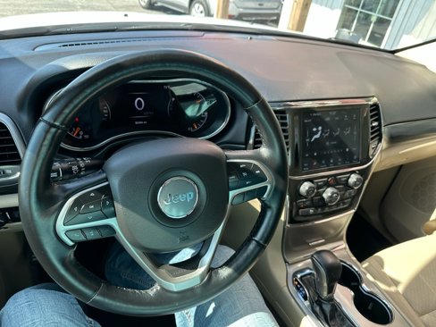 Used 2022 Jeep Grand Cherokee Laredo E w/ Security & Convenience Group image 17