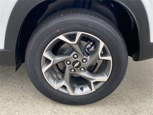 New 2025 Chevrolet Trax LT w/ Driver Confidence Package image 21