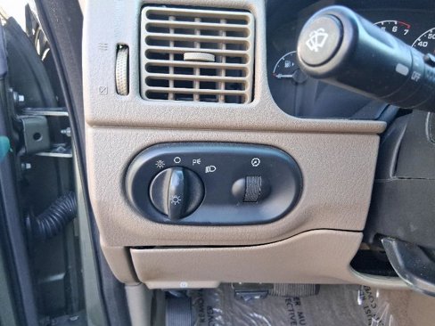 Used 2002 Ford Explorer XLT image 34
