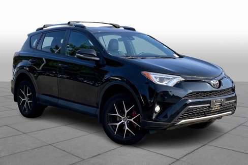 Used 2018 Toyota RAV4 SE image 2