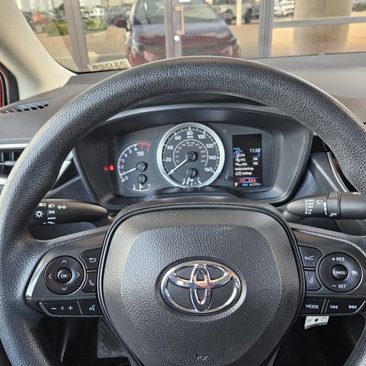Used 2021 Toyota Corolla LE image 12