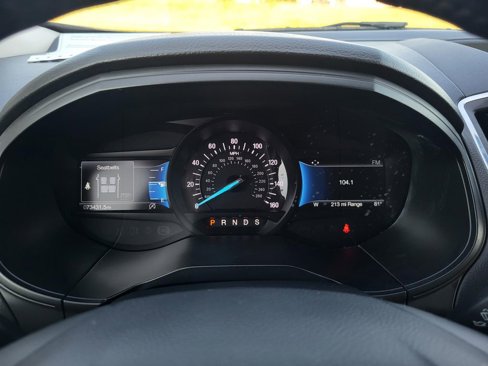 Used 2022 Ford Edge Titanium image 16