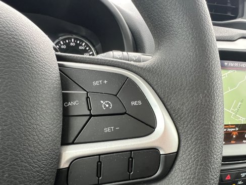 Used 2023 Jeep Renegade Latitude w/ Sun/Sound Group image 17
