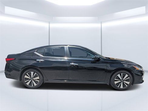 Used 2022 Nissan Altima 2.5 SV image 2
