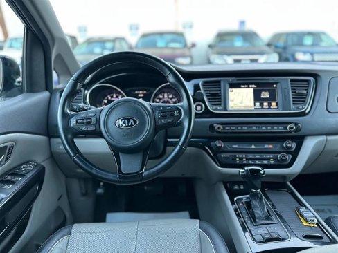 Used 2015 Kia Sedona SX image 36