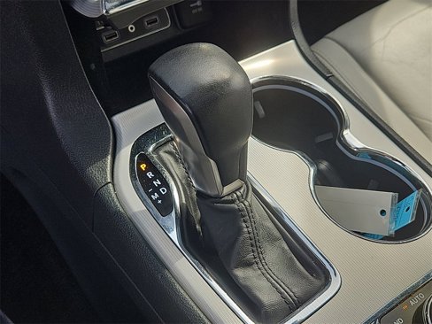 Used 2018 Jeep Grand Cherokee Limited image 32
