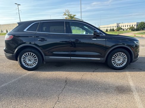Used 2019 Lincoln Nautilus FWD image 3