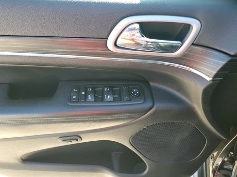 Used 2019 Jeep Grand Cherokee Limited image 12