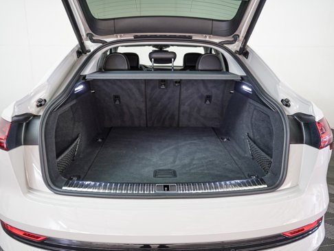 Used 2022 Audi e-tron Prestige w/ Prestige Package image 9