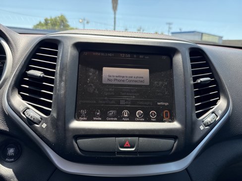 Used 2015 Jeep Cherokee Trailhawk w/ Comfort/Convenience Group image 12