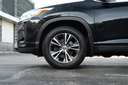 Used 2019 Toyota Highlander Plus image 11