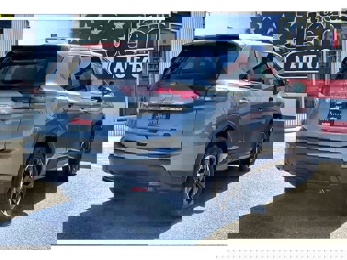 Used 2024 Nissan Rogue SV image 2