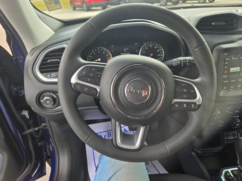Used 2020 Jeep Renegade Latitude w/ UConnect 8.4 Nav Group image 11