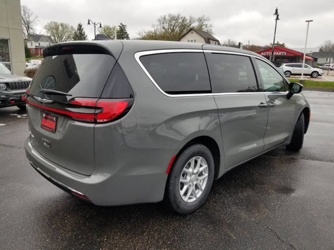 New 2025 Chrysler Pacifica Select image 7