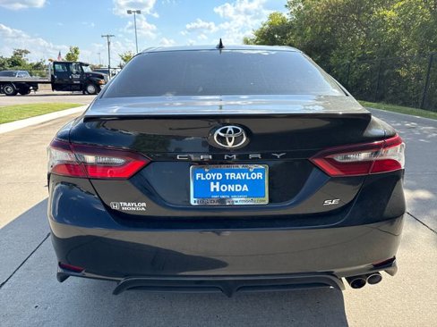 Used 2021 Toyota Camry SE image 4