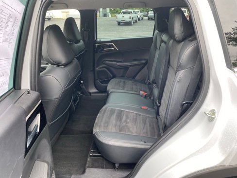 Used 2023 Mitsubishi Outlander SE image 16