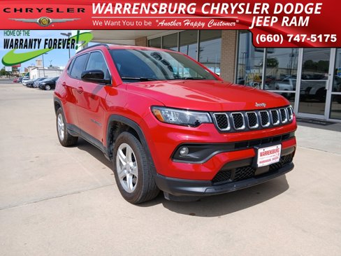 Used 2023 Jeep Compass Latitude image 1